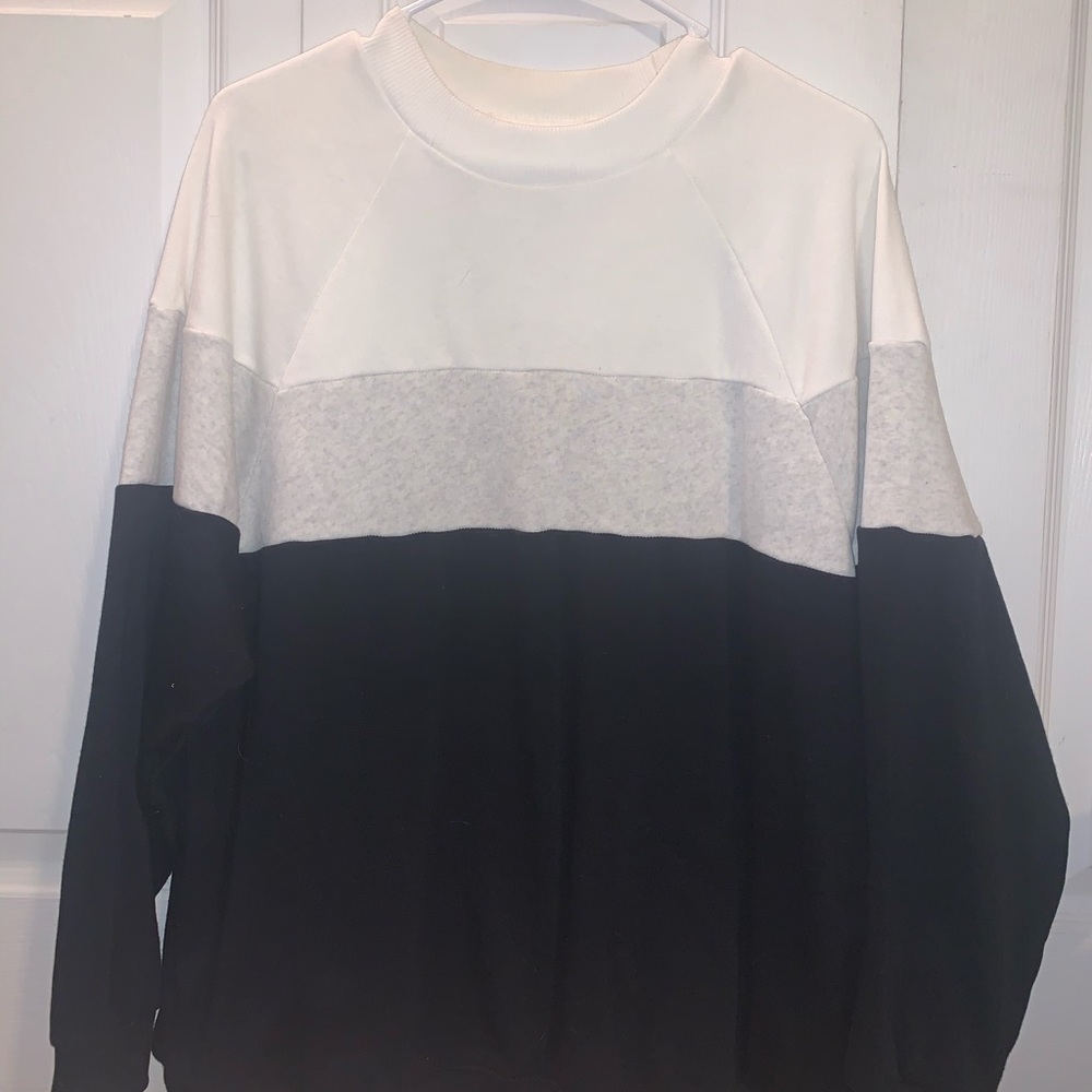 American Eagle colorblock crew neck